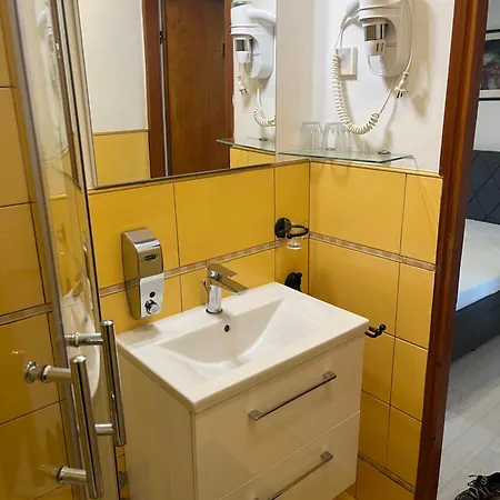 Bed & Breakfast Rooms Barbieri Rovinj 3*