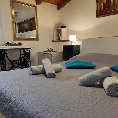 Bed & Breakfast Rooms Barbieri Rovinj 3*